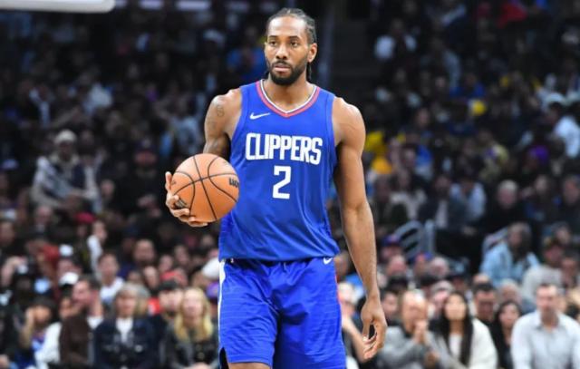 MK体育APP-打一场球真难！莱昂纳德膝伤未愈 季初无限期休战