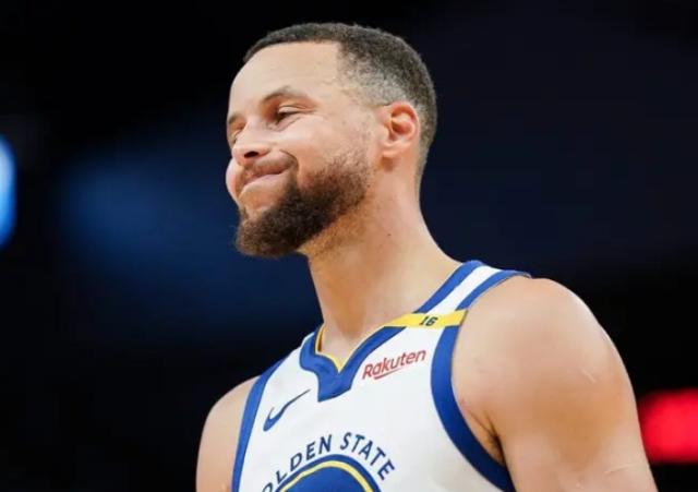 MK体育-库里崴脚维金斯休战 勇士12轮换只是狐假虎威？