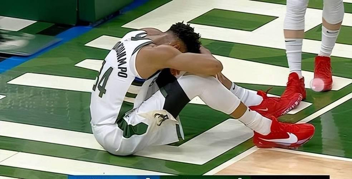 MK体育登录入口-对手核心巨头全缺席，仍惨败33分，所有人都理解你要交易离开的心|森林狼|雄鹿|扬尼斯-阿德托昆博|鲍比-波蒂斯|密尔沃基雄鹿队_新浪体育_新浪新闻